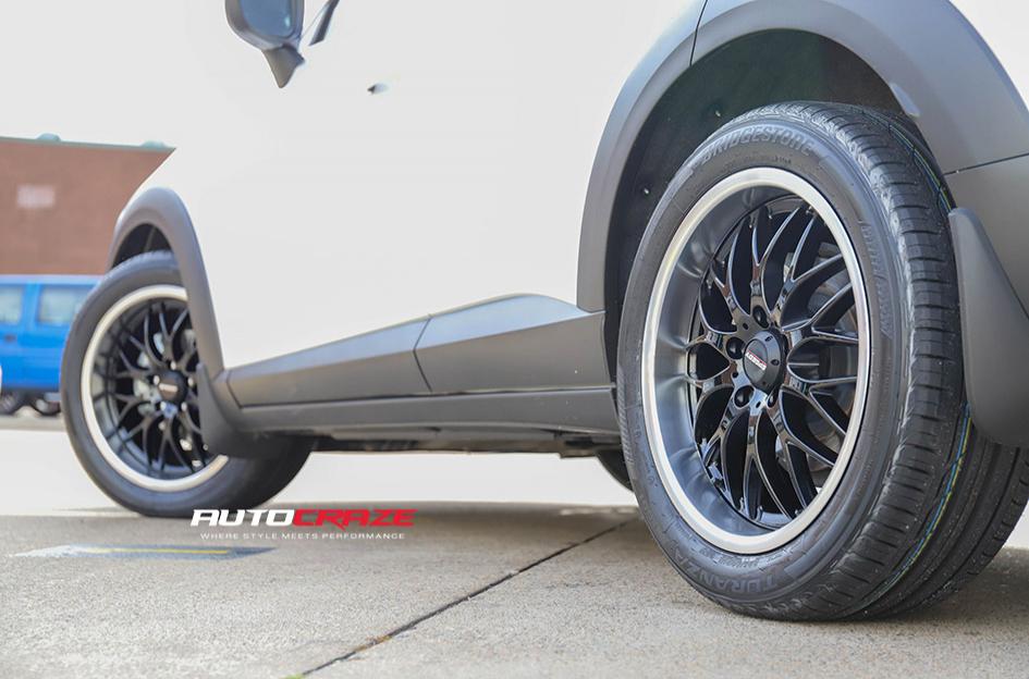 MAZDA CX3 CHEETAH GLOSS BLACK POLISH LIP